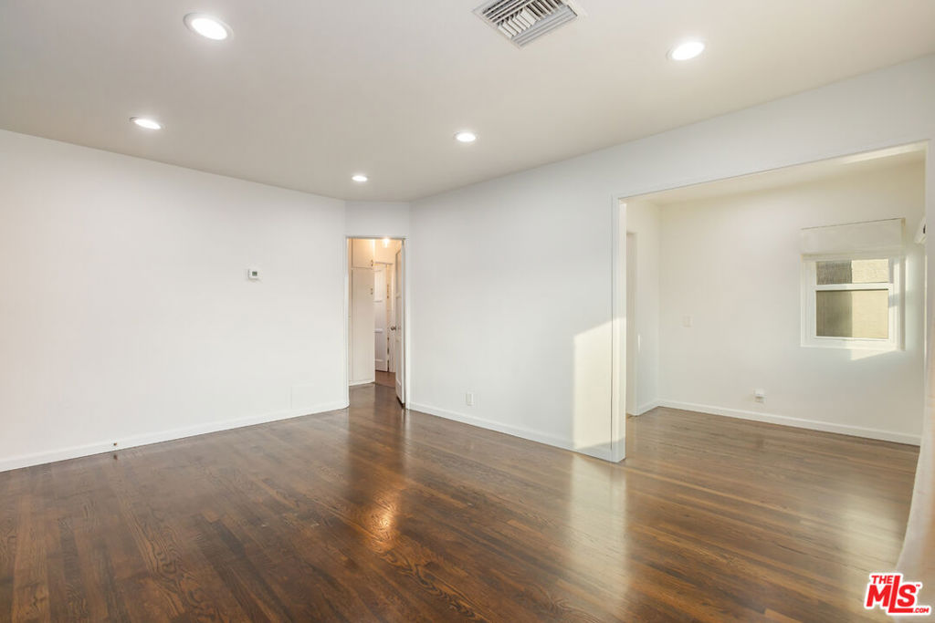 811 E Nutwood Street Property Photo 11