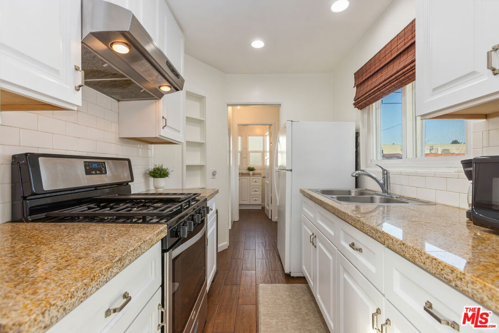 811 E Nutwood Street Property Photo 13