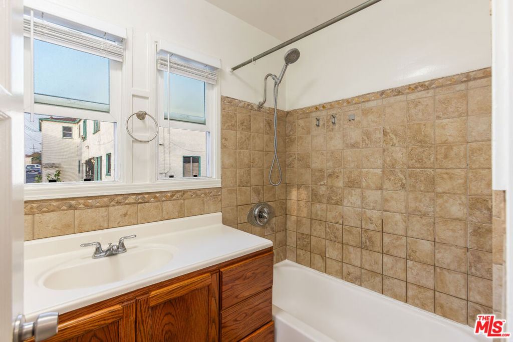 811 E Nutwood Street Property Photo 20