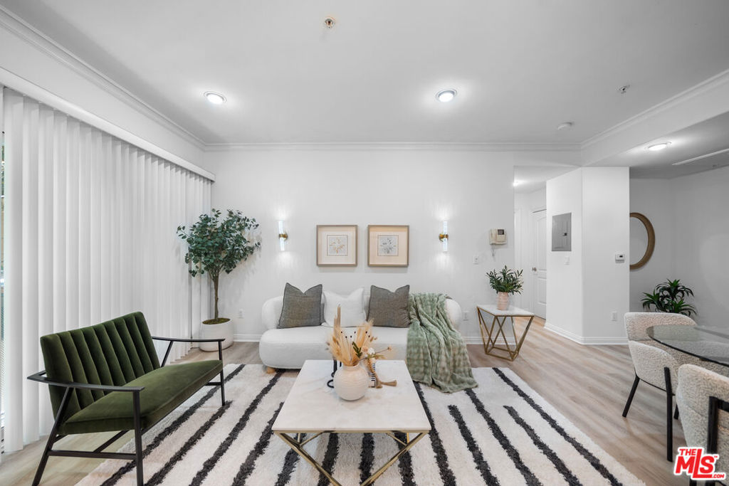 1128 S Serrano Avenue 104 Property Photo 2