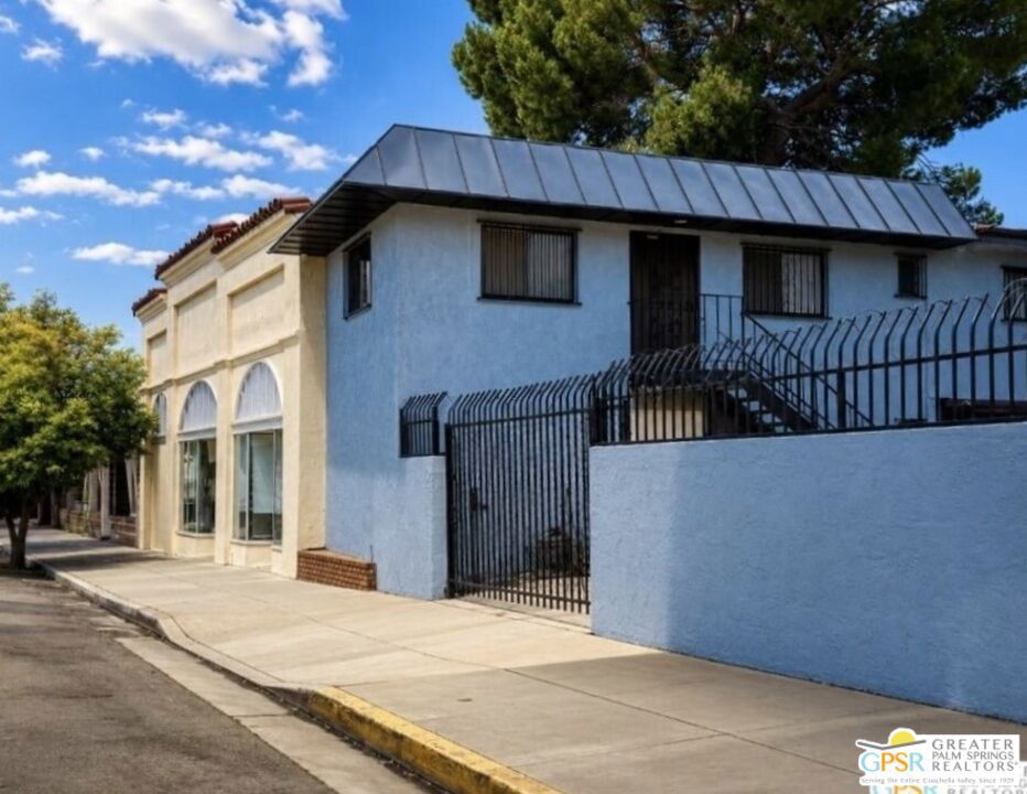 1273 S Cochran Avenue Property Photo 2