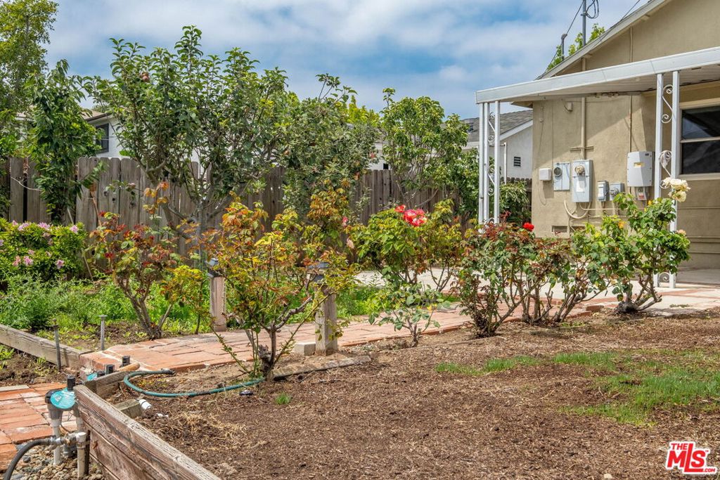 7832 Midfield Avenue Property Photo 44