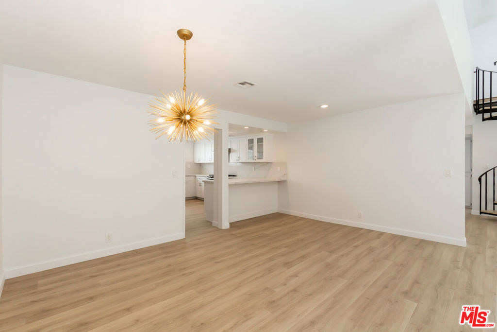 1738 S Bentley Avenue 302 Property Photo 8