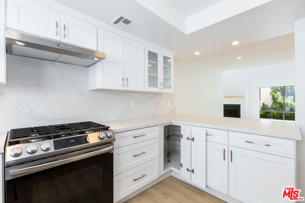 1738 S Bentley Avenue 302 Property Photo 15
