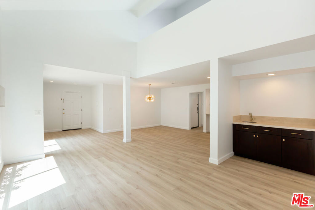 1738 S Bentley Avenue 302 Property Photo 21
