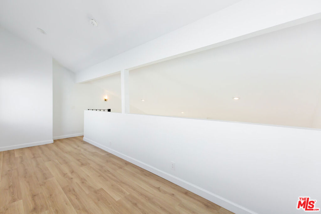 1738 S Bentley Avenue 302 Property Photo 28