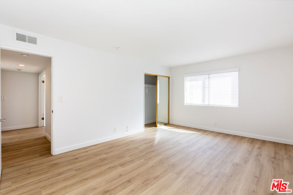 1738 S Bentley Avenue 302 Property Photo 45