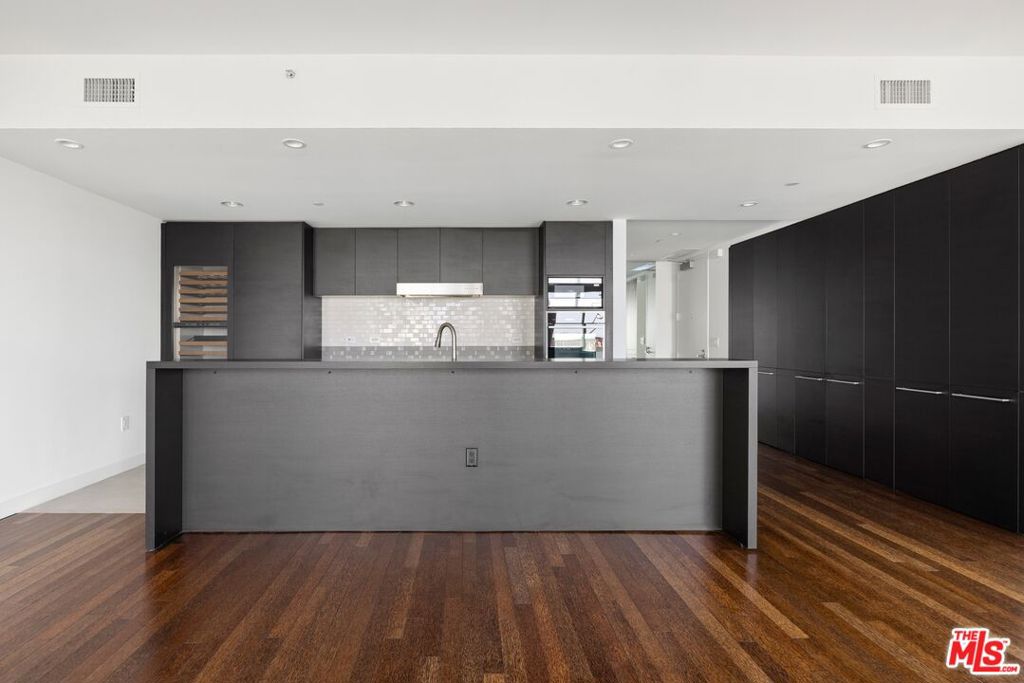 6250 Hollywood Boulevard 12i Property Photo 23