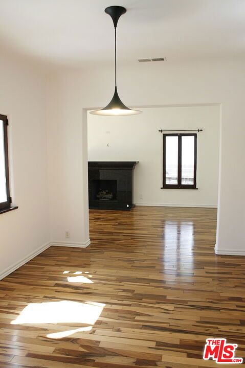 118 N La Peer Drive Property Photo 7
