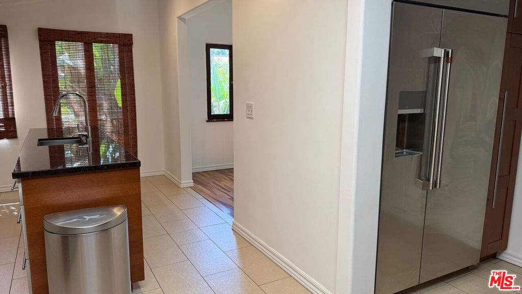 118 N La Peer Drive Property Photo 12