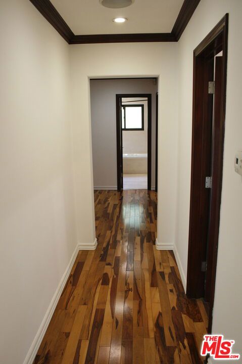 118 N La Peer Drive Property Photo 13