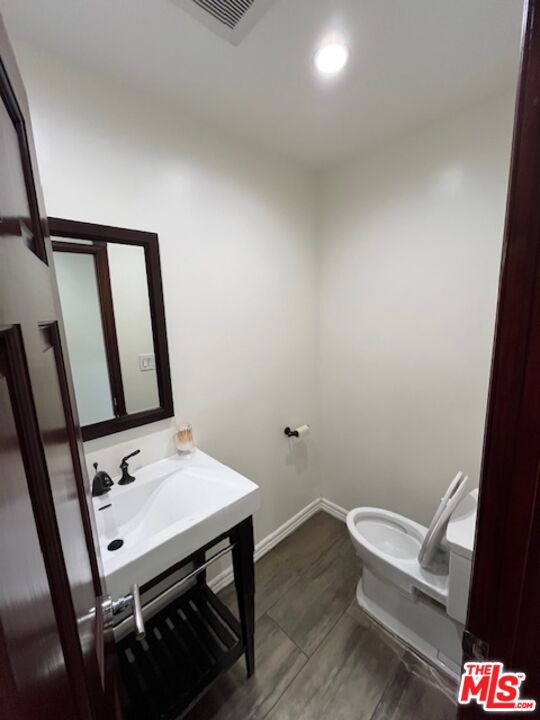 118 N La Peer Drive Property Photo 14