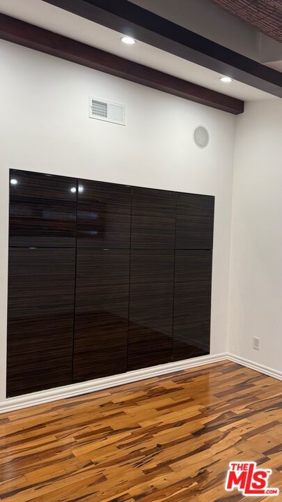 118 N La Peer Drive Property Photo 16