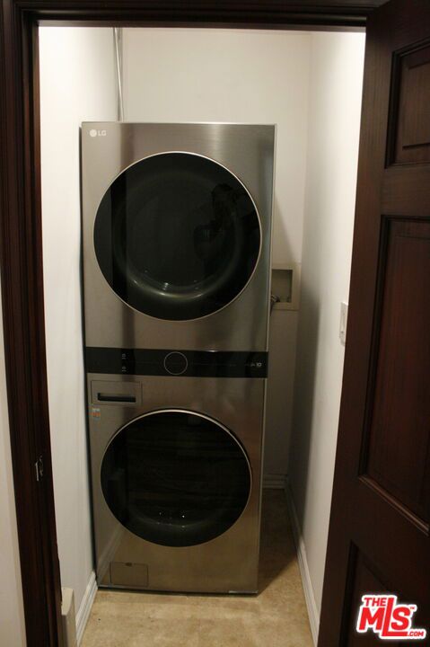 118 N La Peer Drive Property Photo 18