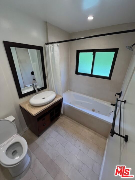 118 N La Peer Drive Property Photo 19