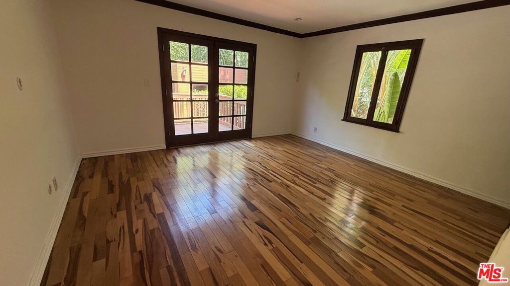 118 N La Peer Drive Property Photo 21