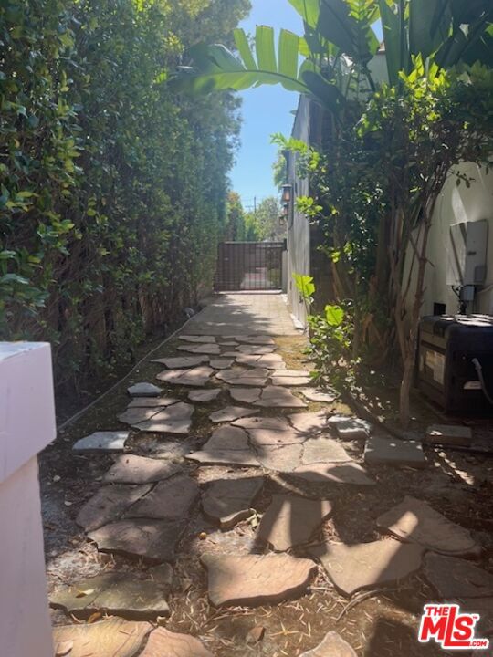 118 N La Peer Drive Property Photo 33