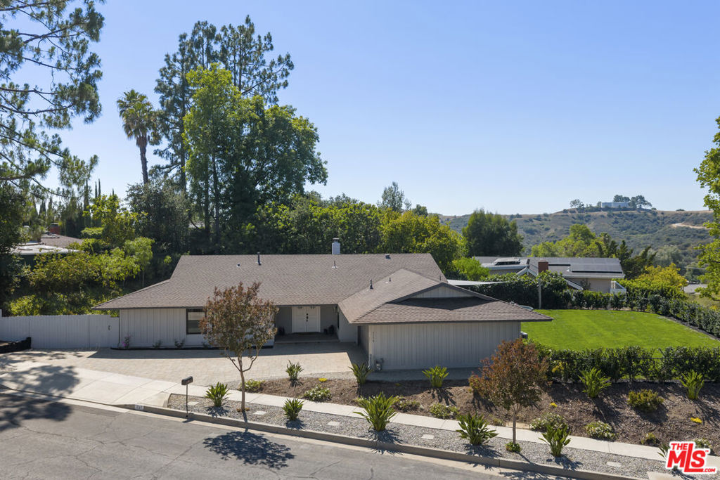 3159 Voltaire Drive Property Photo 1