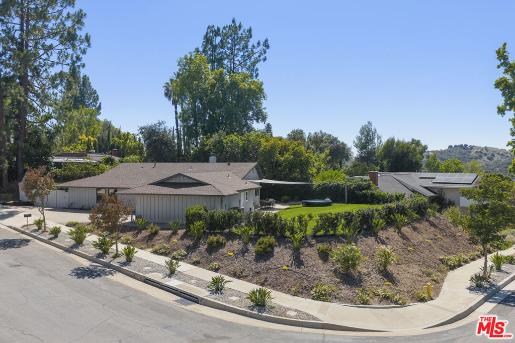 3159 Voltaire Drive Property Photo 2