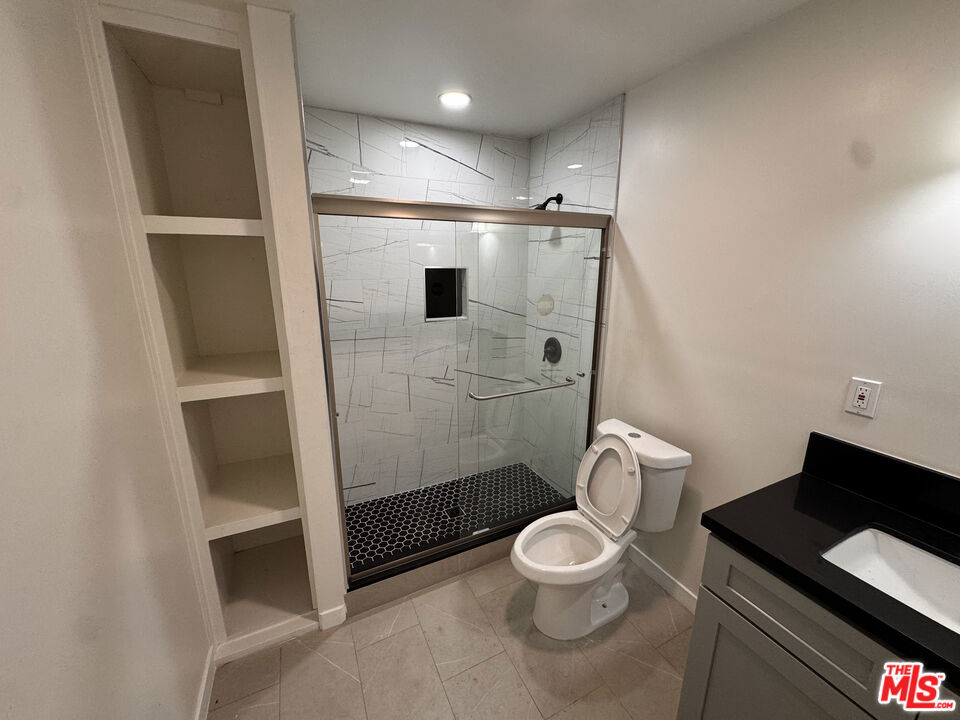 1100 Saint Louis Avenue Property Photo 6