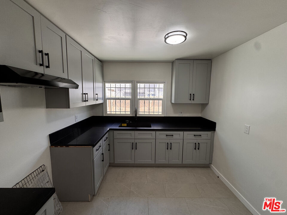 1100 Saint Louis Avenue Property Photo 7