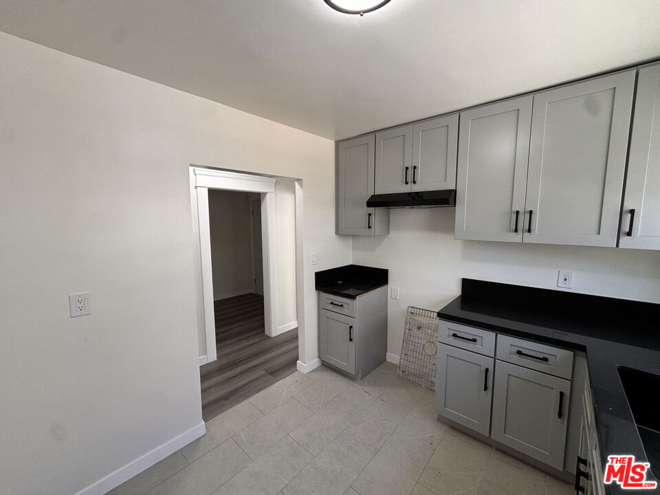 1100 Saint Louis Avenue Property Photo 8