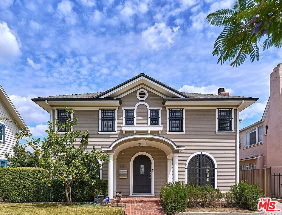 860 S Norton Avenue Property Photo 1