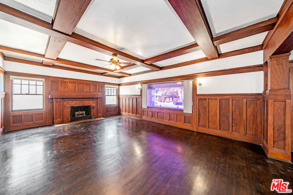 1404 S Manhattan Place Property Photo 5