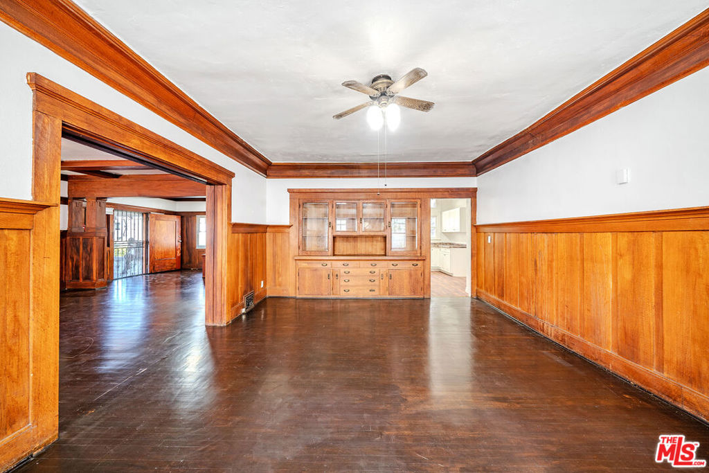 1404 S Manhattan Place Property Photo 7
