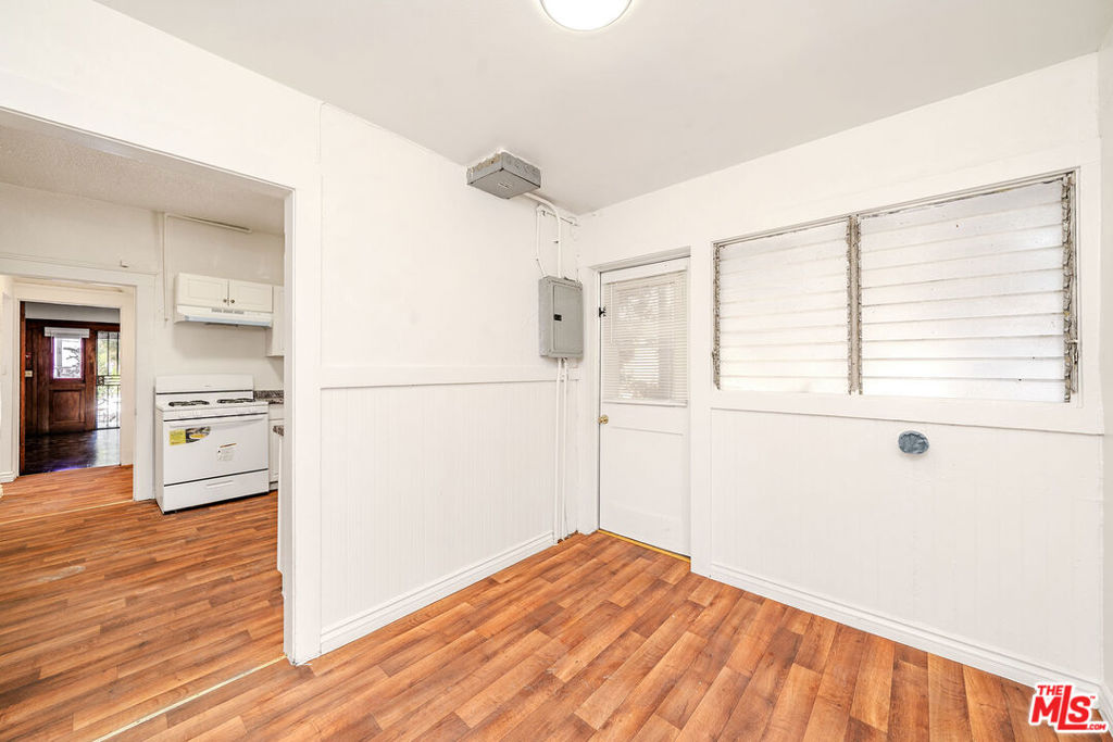 1404 S Manhattan Place Property Photo 14