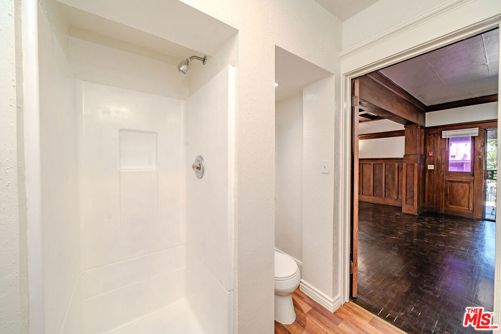 1404 S Manhattan Place Property Photo 20