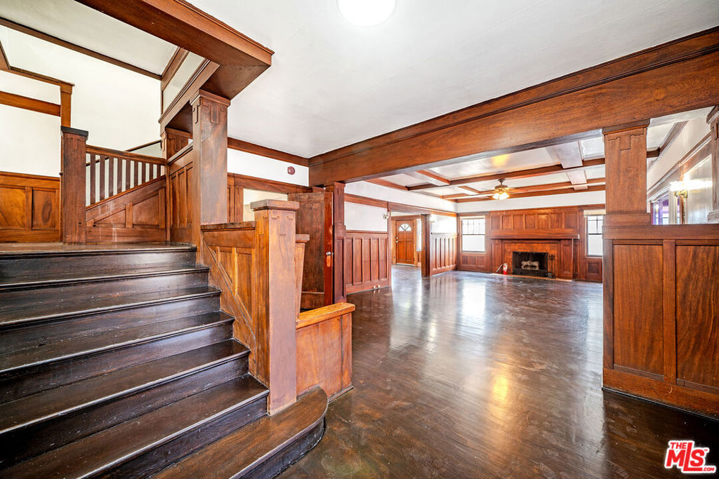 1404 S Manhattan Place Property Photo 21