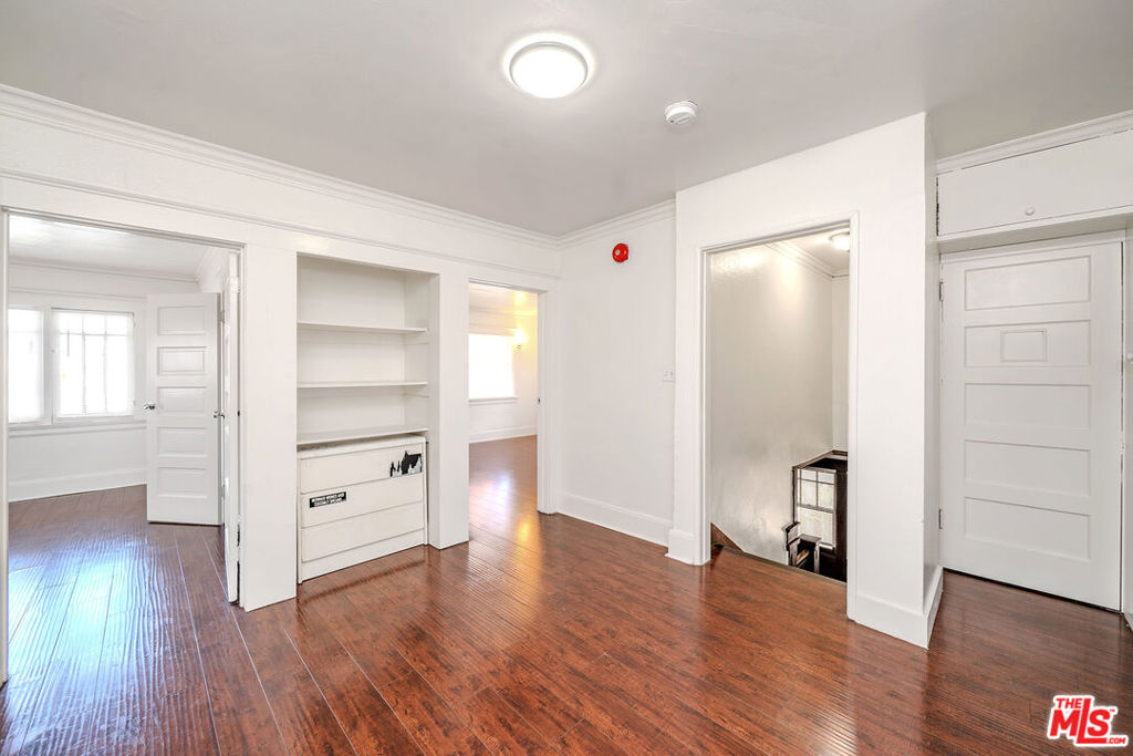 1404 S Manhattan Place Property Photo 24