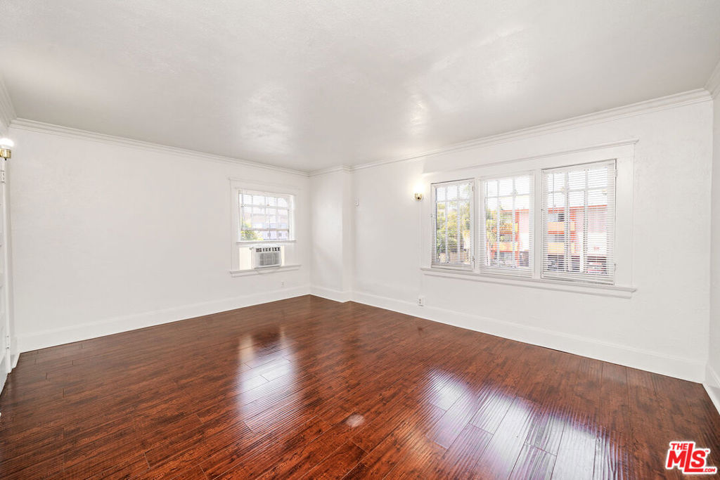 1404 S Manhattan Place Property Photo 28