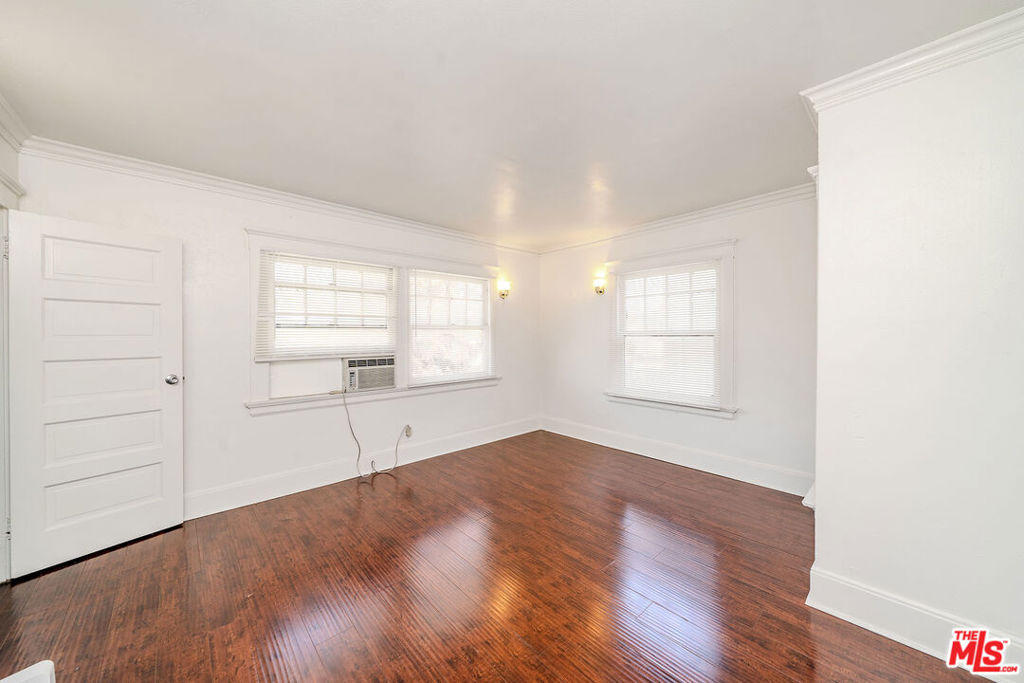 1404 S Manhattan Place Property Photo 29