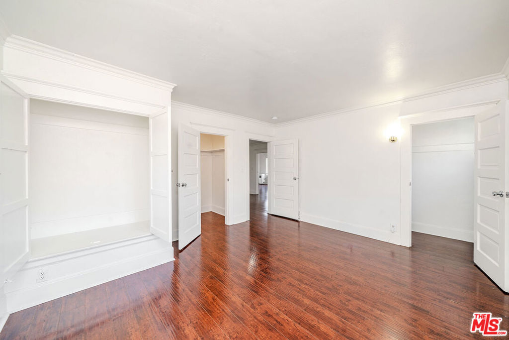 1404 S Manhattan Place Property Photo 30