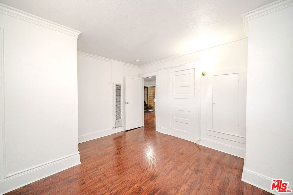 1404 S Manhattan Place Property Photo 31
