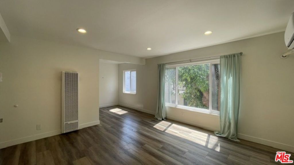 517 S Kenmore Avenue 12 Property Photo 2