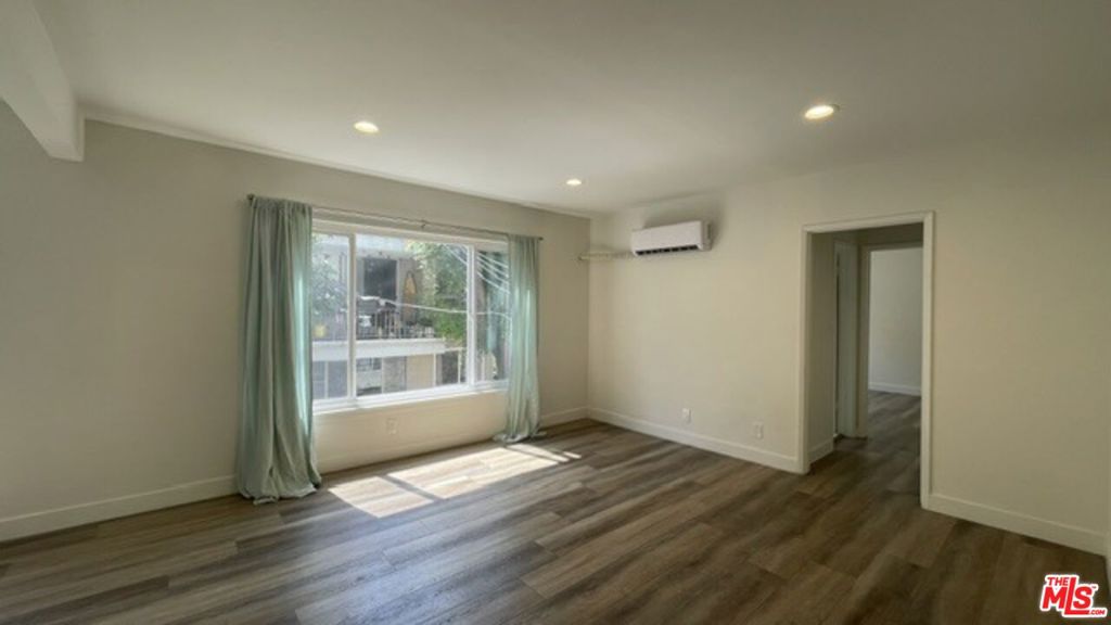 517 S Kenmore Avenue 12 Property Photo 4