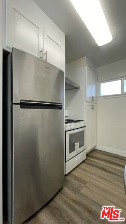 517 S Kenmore Avenue 12 Property Photo 9