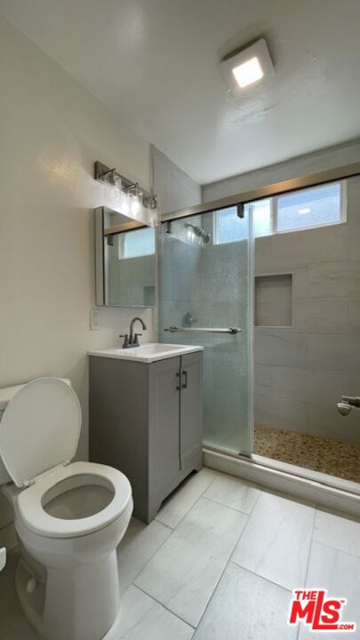 517 S Kenmore Avenue 12 Property Photo 14