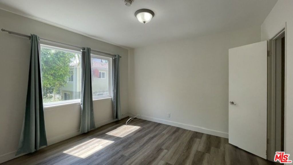 517 S Kenmore Avenue 12 Property Photo 15
