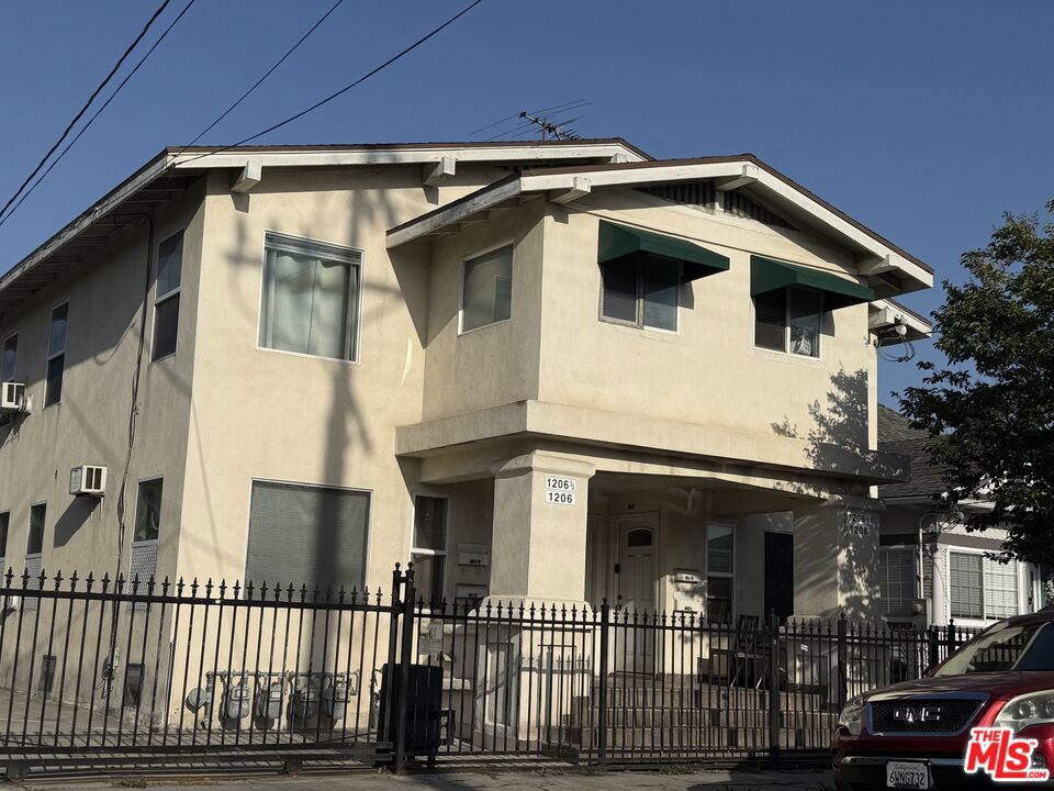 1206 Irolo Street Property Photo 1
