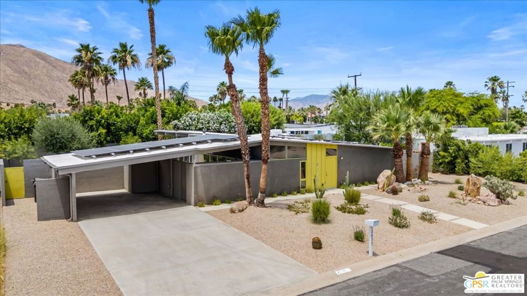 2839 N Davis Way Property Photo 2