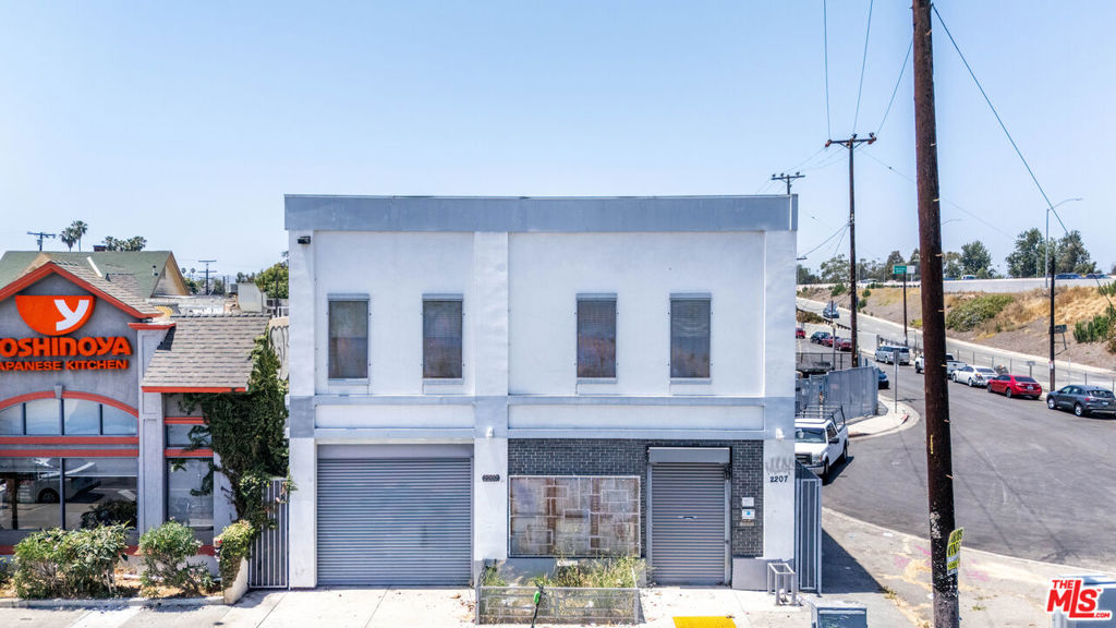 2207 S Vermont Avenue Property Photo 2