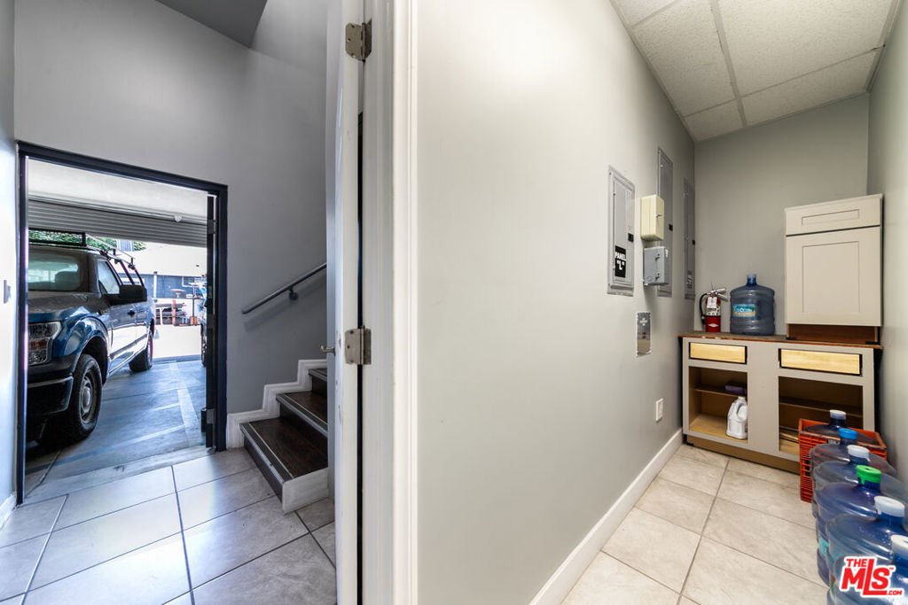 2207 S Vermont Avenue Property Photo 15