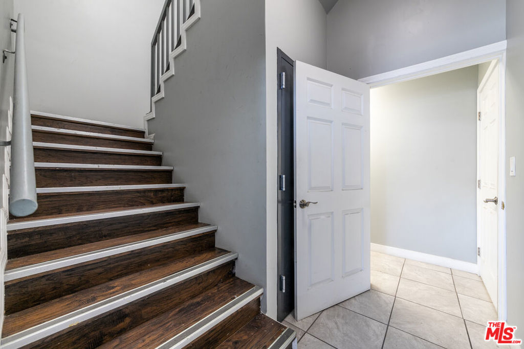 2207 S Vermont Avenue Property Photo 16