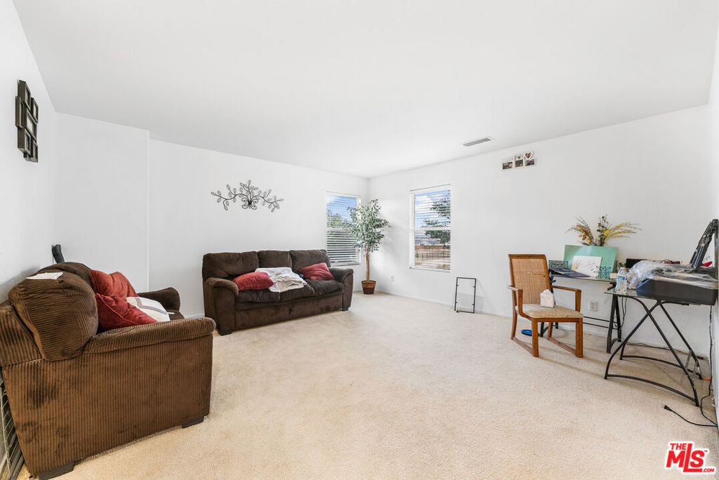43525 Rucker Street Property Photo 10