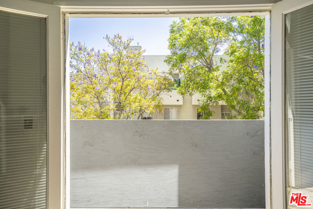 22705 Del Valle Street 6 Property Photo 10