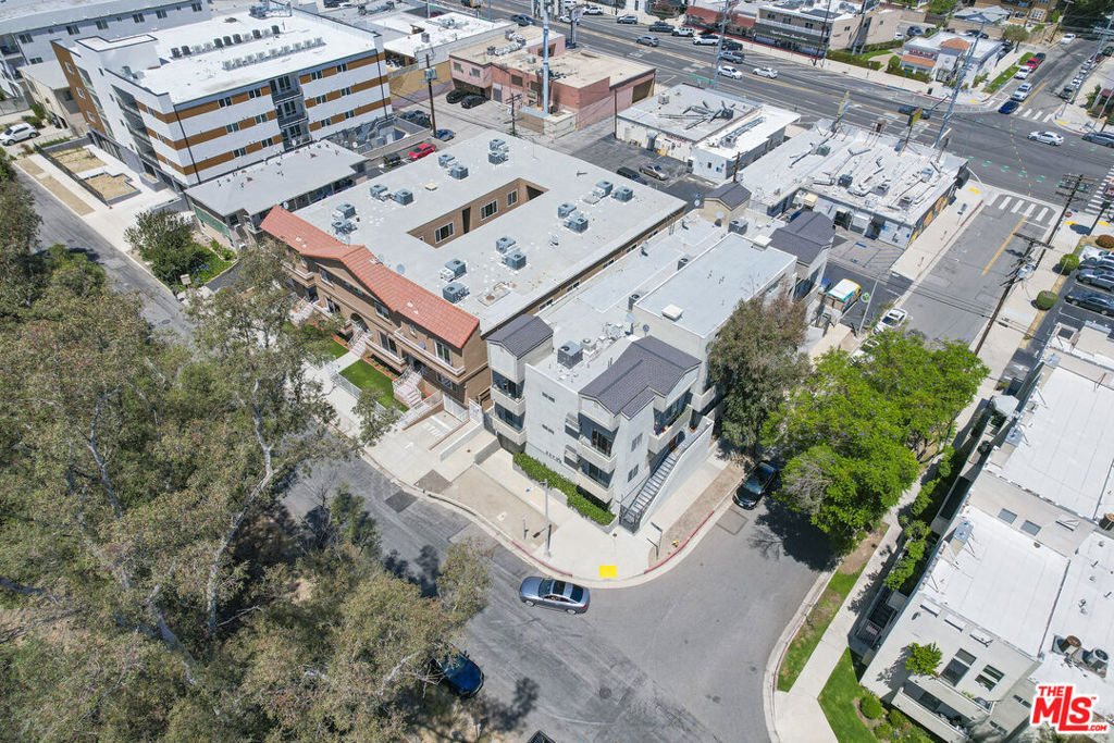 22705 Del Valle Street 6 Property Photo 16